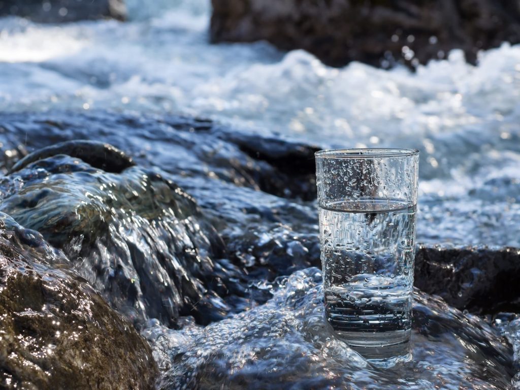 Wasserglas in der Natur: Hier entsteht Mineralwasser